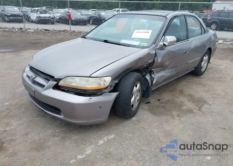 2000 Honda Accord 3.0 Ex из США, поврежденный, VIN 1HGCG1659YA097742